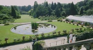Gr&oslash;n park med s&oslash; og tropiske v&aelig;ksthuse &ndash; Botanisk Have Aarhus