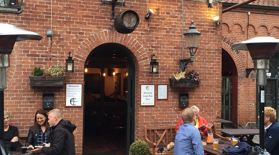 Craft beer-bar med roterende haner &ndash; Christian Firtal Vintapperstr&aelig;de Odense