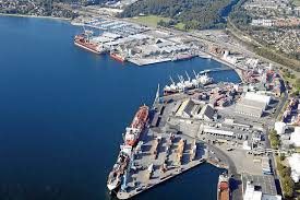 Fredericia Havnefront med bro, lystb&aring;de og udsigt mod Lillebælt