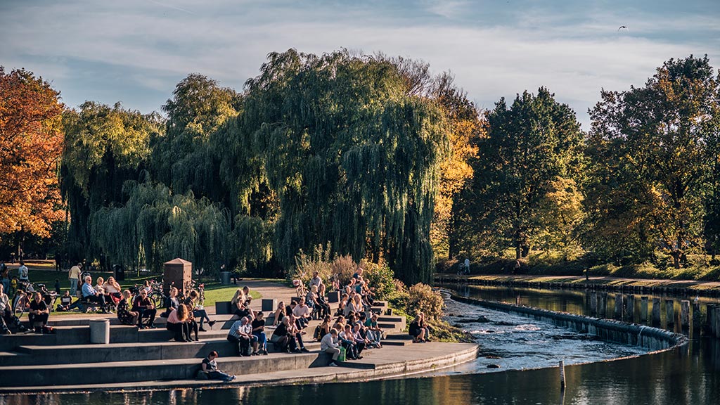 Gr&oslash;n park og &aring; i centrum af Odense &ndash; Munke Mose Park