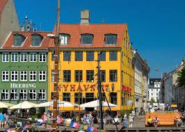 Terrace med udsigt over Nyhavns farverige huse og kanal &ndash; Nyhavn 17 K&oslash;benhavn