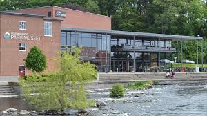Papirfabrikken kulturcenter i Silkeborg med industriel arkitektur og moderne kunst