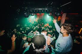 S&ouml;libat Natklub i Horsens med dansegulv og festlig stemning