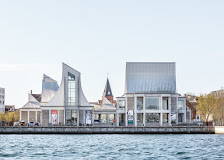 Moderne arkitektur og udsigt over Limfjorden &ndash; Utzon Center Aalborg Havnefront